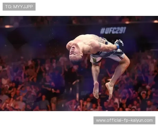 UFC回旋踢击中锁定胜利