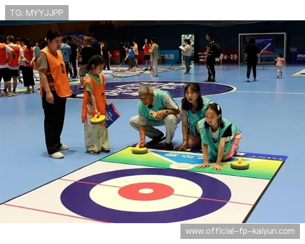 冰壶队旋转线路贴边完美进入计分区——展现竞技与智慧的极致魅力